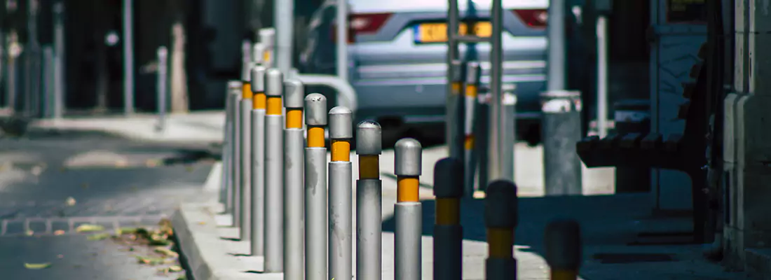 Safe and Convenient Retractable Barrier Column Systems for Properties in Oak Ridge, FL